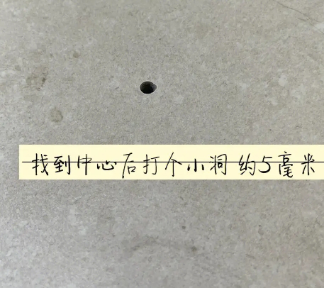 泸水瓷砖空鼓维修公司专业解答在瓷砖铺贴过程中，如果砂料搅拌不均匀，将会带来以下问题