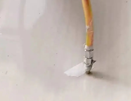 泸水瓷砖空鼓维修公司专业解答在瓷砖铺贴过程中，如果使用的砂料过粗（如全部使用了粗砂），可能会导致以下问题